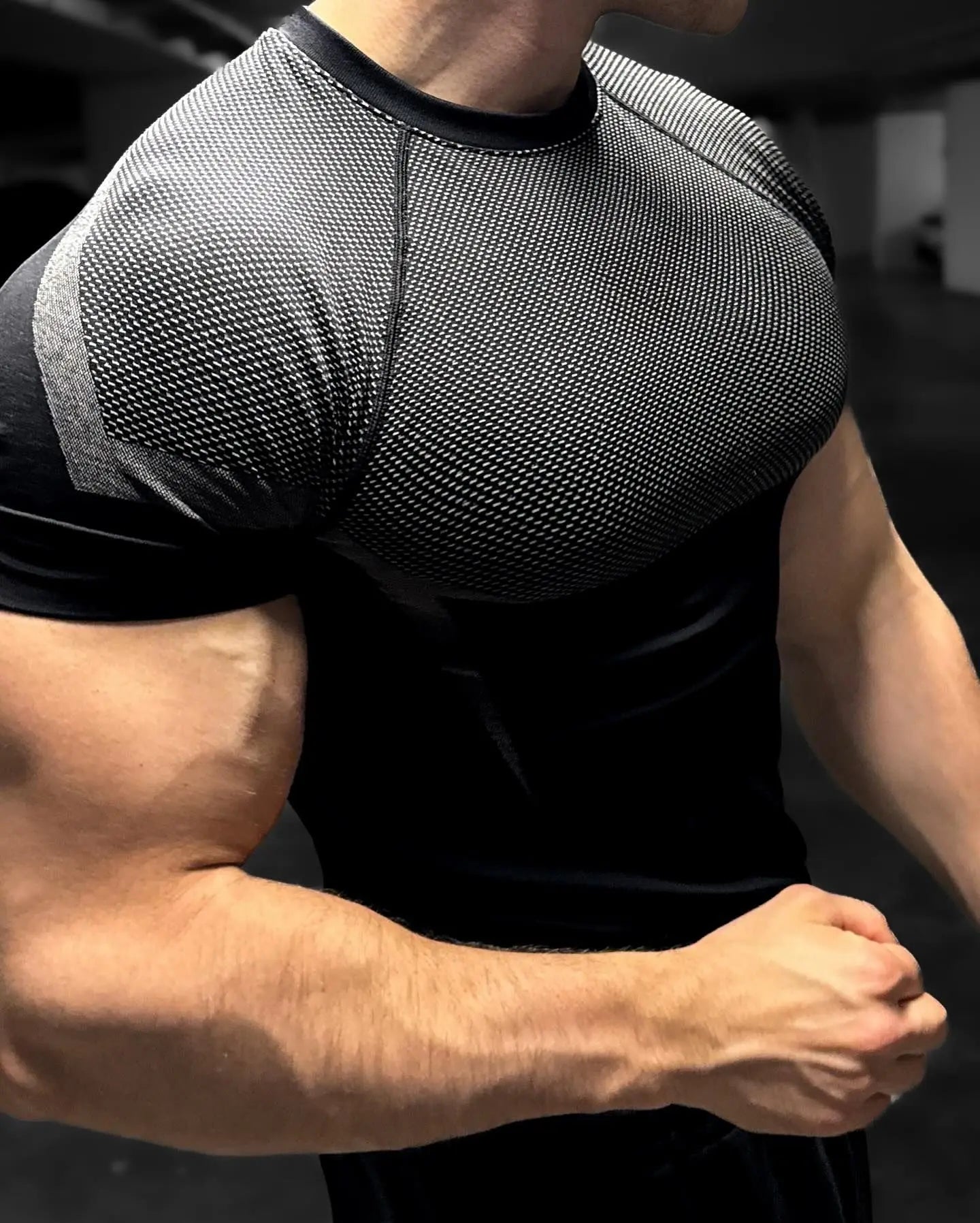 Men's sports T-shirt short-sleeved fitness wear, suitable for running and gym training [European/American sizes]